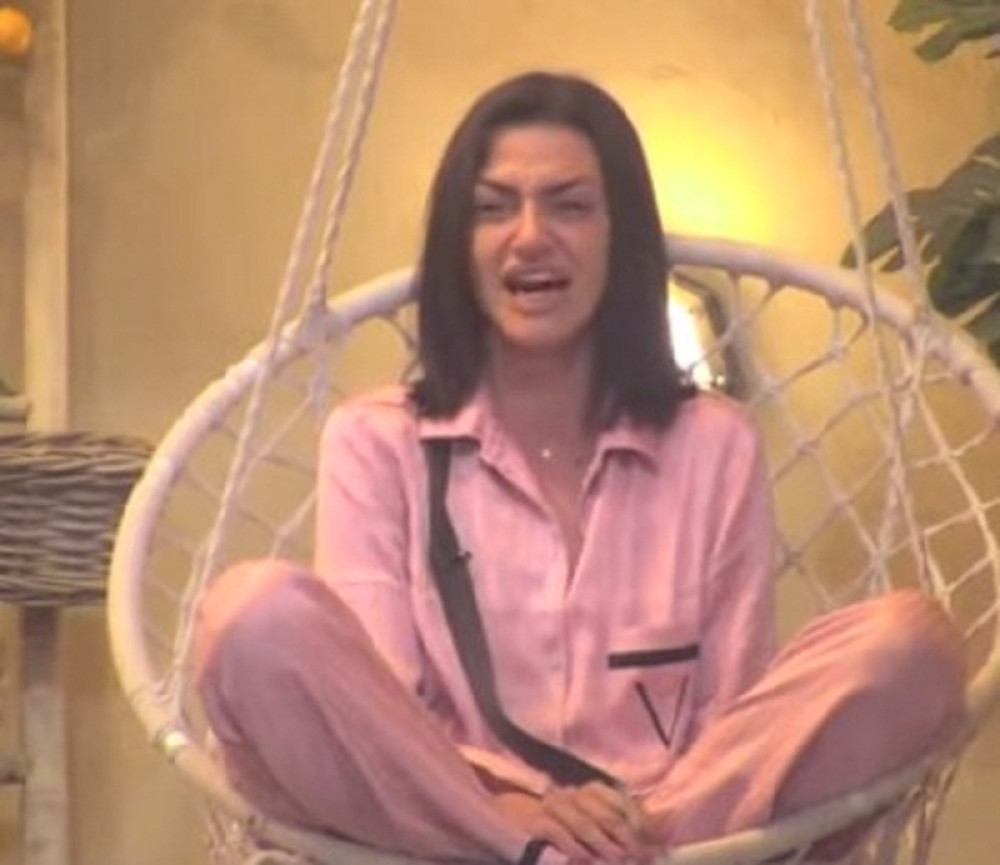 Tara Simov gušila se u suzama sve zbog jedne stvari! Niko nije mogao da je smiri (VIDEO)