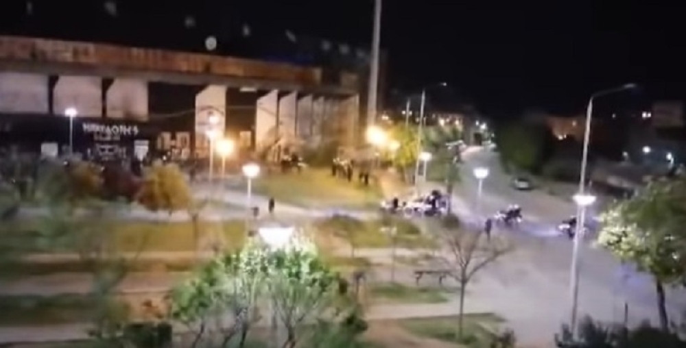 Navijači crno-belih se potukli sa policijom ispred stadiona, preko 2000 huligana izazvalo haos (VIDEO)