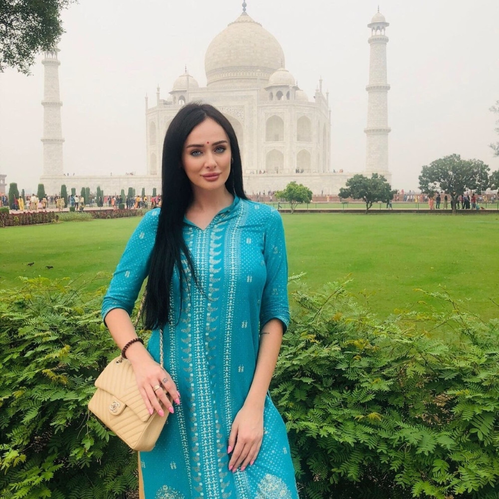 Srpska manekenka zarobljena sa još pedeset Srba u Mumbaju: "Indijci sve terorišu, molim vas, vratite nas u Srbiju!"