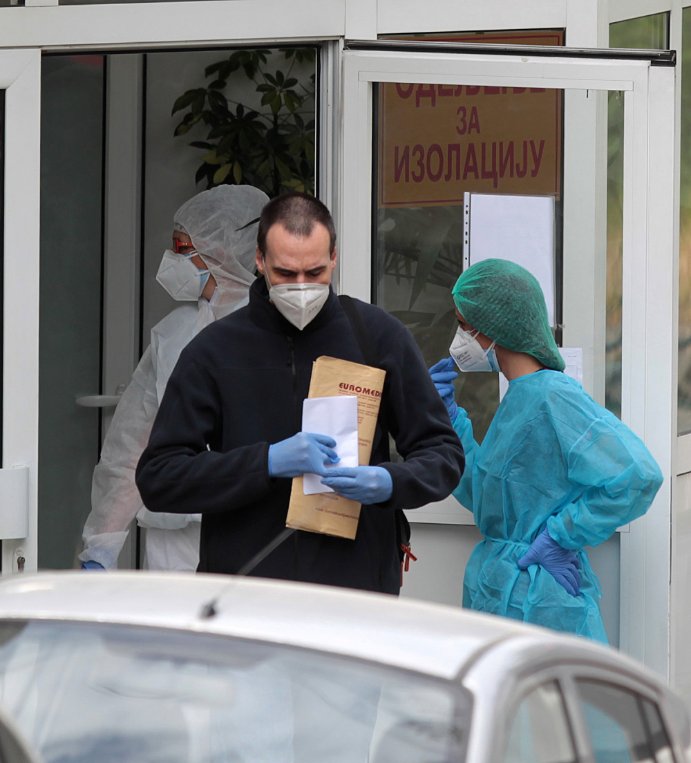 Ogromni redovi ispred Infektivne klinike, svakog dana 200 ljudi dođe na pregled