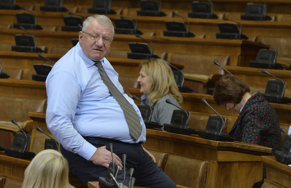 Šešelj: Spremio sam i limene gaće, dolazim u Skupštinu!