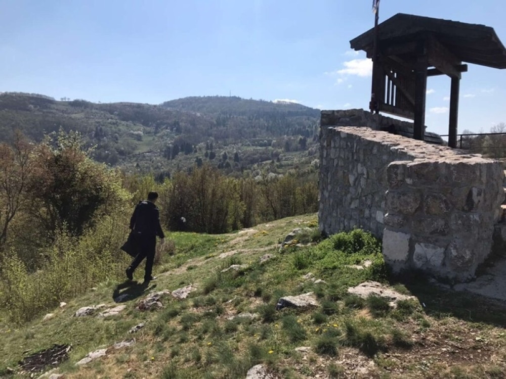 Turistički radnici zavrnuli rukave jer nusi mogli da gledaju to ruglo (FOTO)