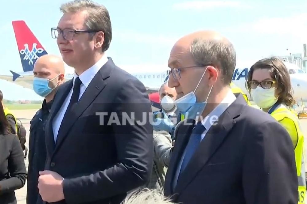 Vučić ispratio medicinsku opremu za Italiju: Srbija je uz vas (FOTO/VIDEO)