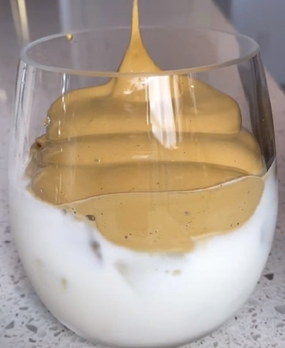 Kako da napravite savršeno kremastu ledenu kafu (VIDEO)