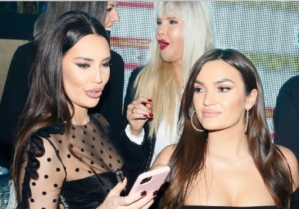 Slavlje u domu poznate pevačice: Njenoj sreći nema kraja, ali... ! (FOTO)