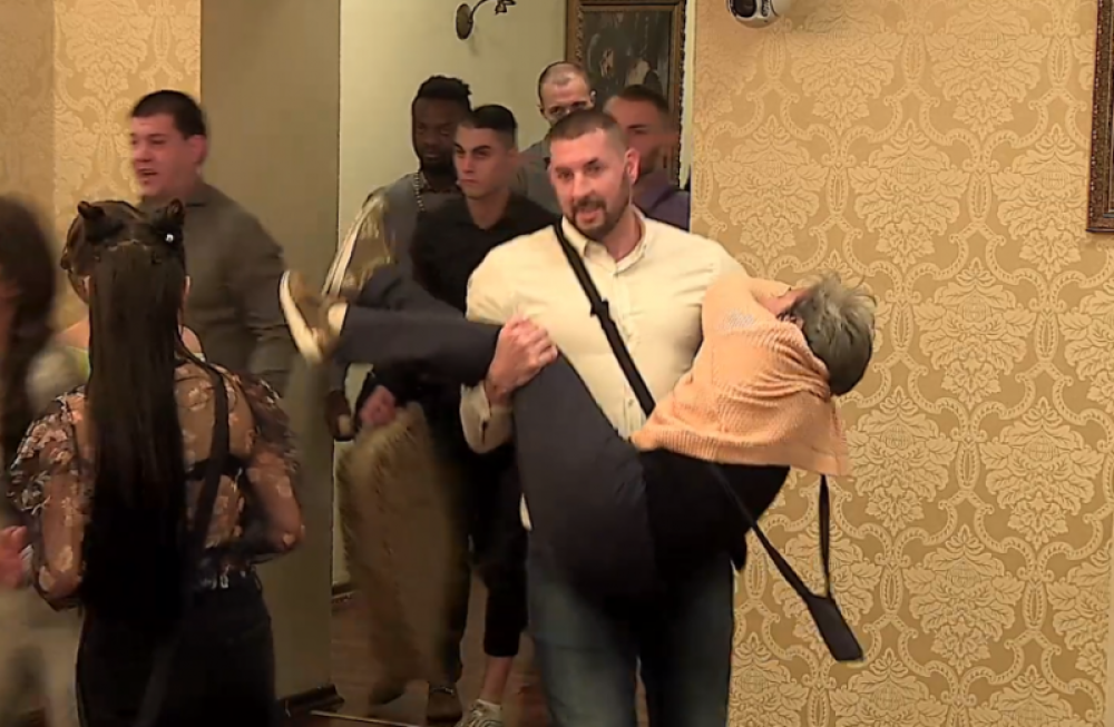 Pogledajte šta je prethodilo padu takmičarke "Parova"!