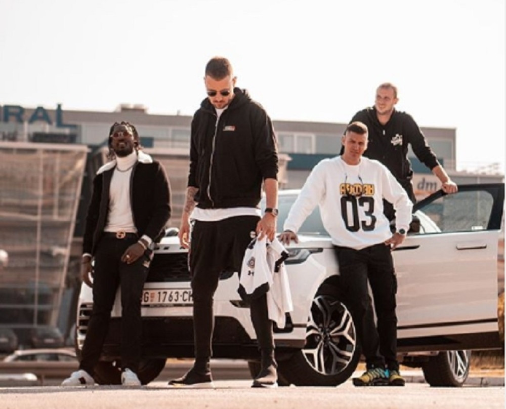 Reper Cvija i košarkaši Partizana zaludeli Instagram - Amerikanac progovorio srpski, kapiten na besnim kolima (FOTO)