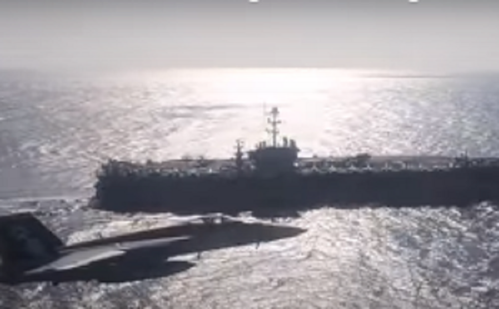 Posada "Džordža Vašingtona" se zaledila (VIDEO)