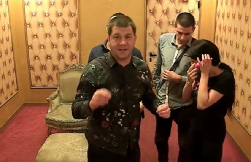 U futroli baka Nade pronađen, ni manje ni više, nego vibrator: Evo kako je reagovala