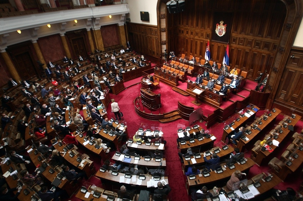 Ko je najstariji, a ko najmlađi poslanik u Skupštini Srbije?