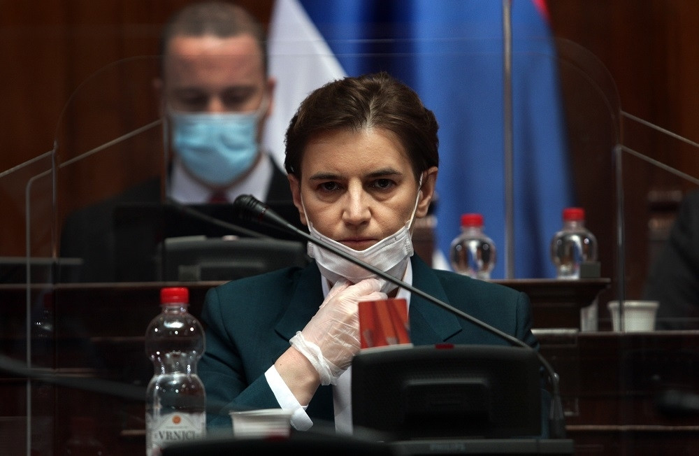 Šešelj provocirao Anu Brnabić u Skupštini, a onda ga je brutalno spustila na zemlju