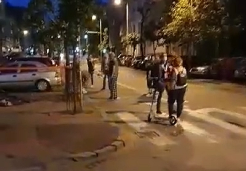 Bastaćeve pristalice lupaju u šerpe, urliču i uništavaju gradilište na Dorćolu! (VIDEO)