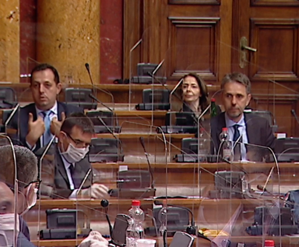 Izbacila ih sa sednice! Maja Gojković zaustavila govor Ane Brnabić, pa osula paljbu po poslanicima na drugom kraju sale (FOTO)