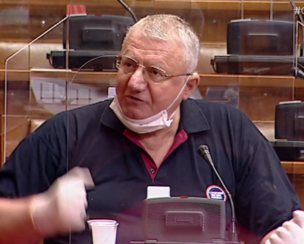 Izgleda kao go*no na jakom pljusku