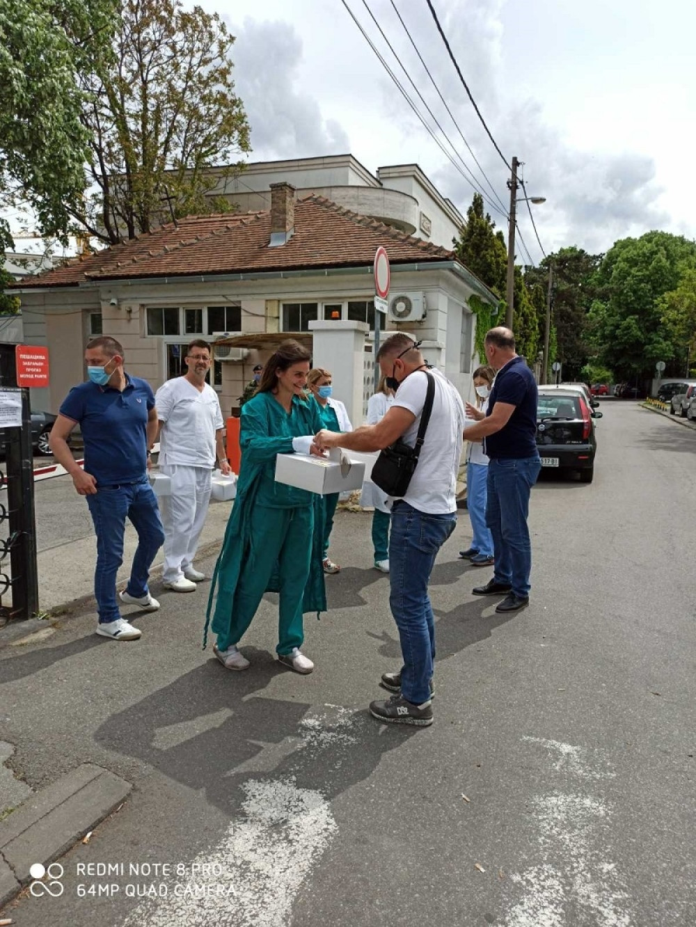 Taksisti Beograda i "Sigurna kuća" iznenadili zdravstvene radnike bolnice "Dr Dragiša Mišović"