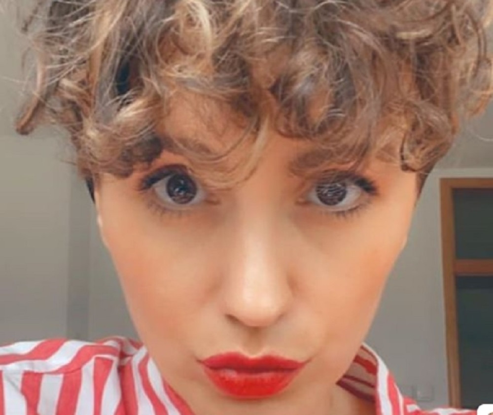 Ona je rekla svu suštinu: Ko to meri ko je bolji čovek i po čemu? Nikako da skontaš da ti samoj sebi jedino možeš dati medlaju