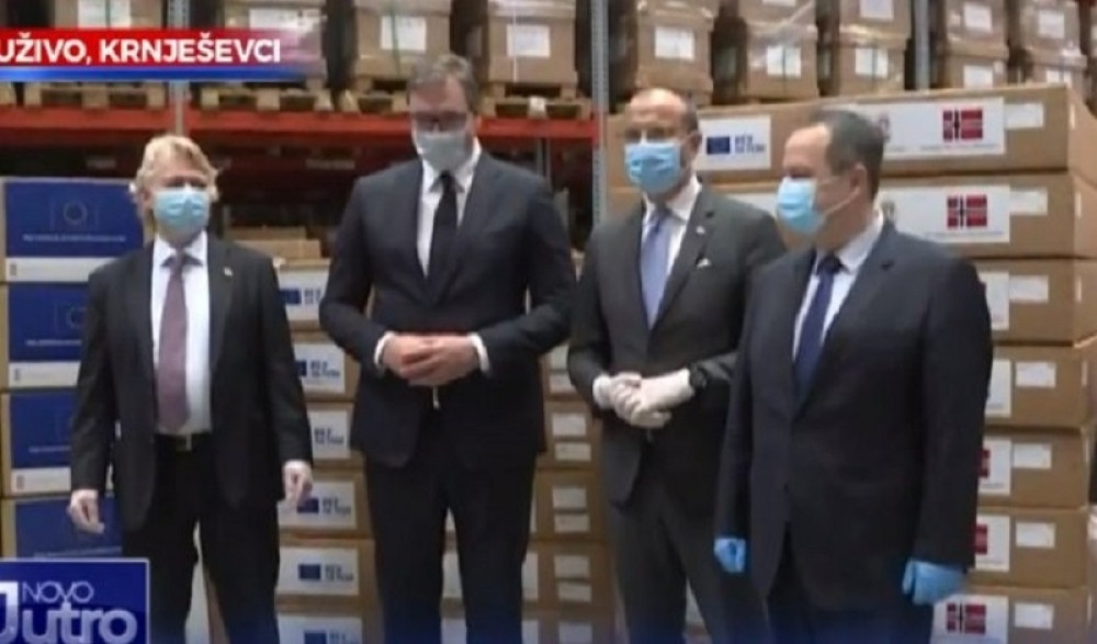 Vučić: "Sem, vodi računa Ivica voli da se grli", a onda mu je Dačić dao urnebesan odgovor (VIDEO)