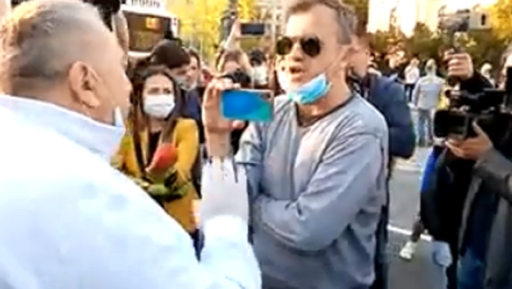 Sergej Trifunović poručio pristalici Boška Obradovića: "Dođi da mi se napu*iš ku*ca!"