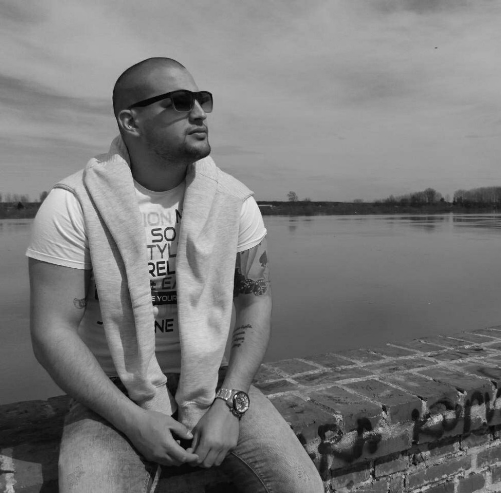 Tragično preminuli bokser poznavao poznatu pevačicu (FOTO)