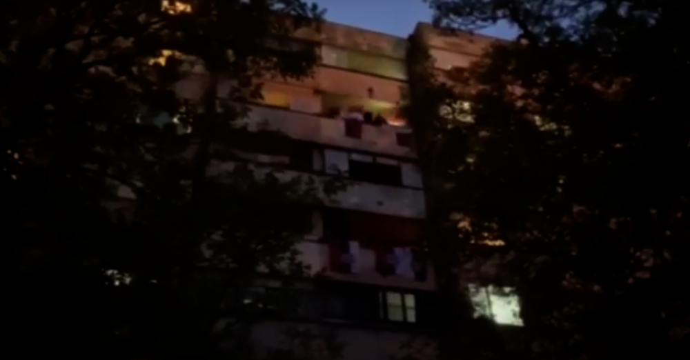 Sa terasa Pančevaca odzvanja “Hej, hej Đilase, vrati pare lopove!” (VIDEO)