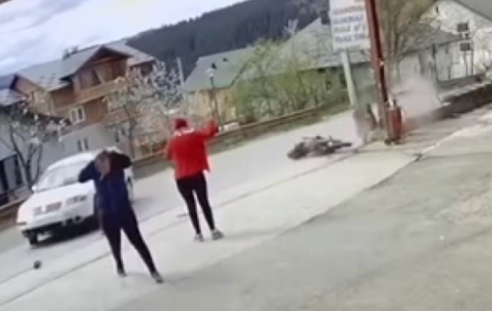 Kamera snimila sudar automobila i motocikla