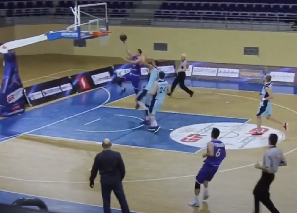 Dvojica terorista mu prišla sa mašinkama misleći da je špijun! (FOTO)