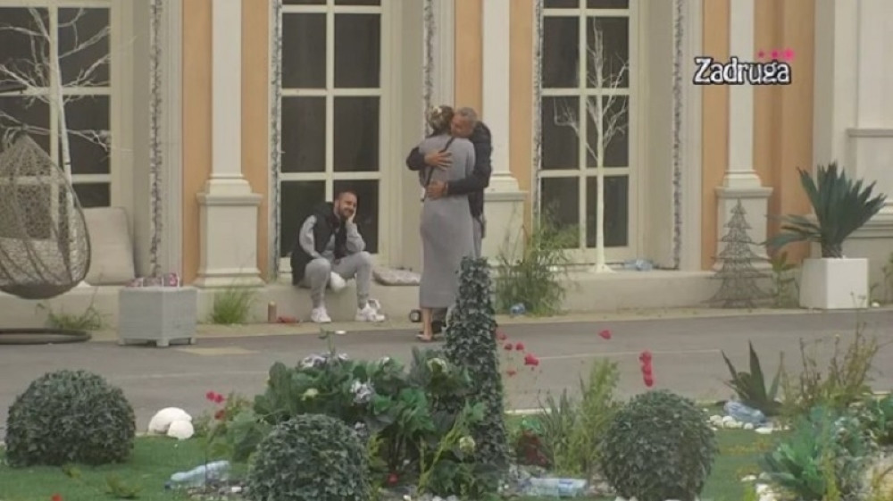 Luna se vratila u Zadrugu: Susret sa roditeljima je lepo podnela, a evo kako je reagovala na Marka
