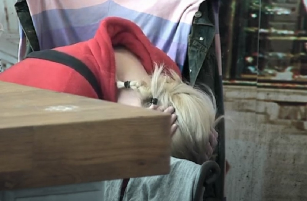 "Pomoć, pomoć, zovite pomoć!" Krici odzvanjali zemunskom vilom: Učesnici "Parova" je jako loše!