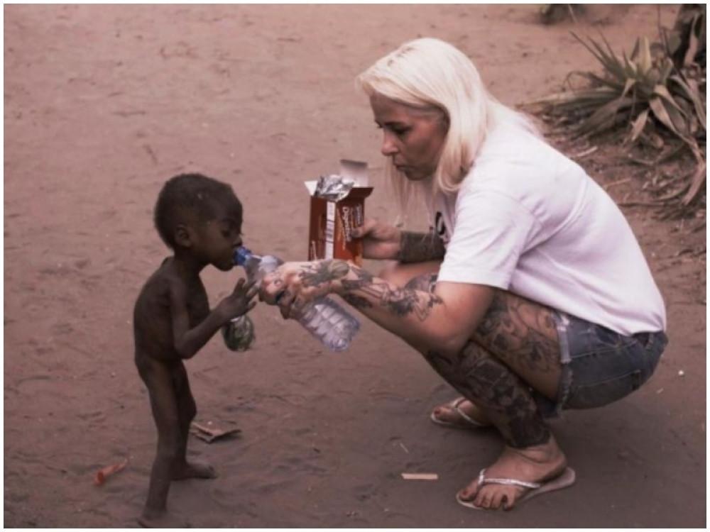 Ovako danas izgleda dečak koga je polumrtvog pronašla danska humanitarka (FOTO)