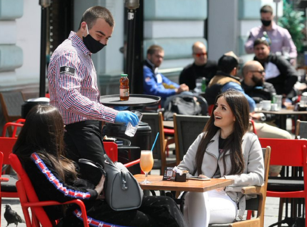 Da li će vlasnik lokala platiti kaznu ako gost nema masku?