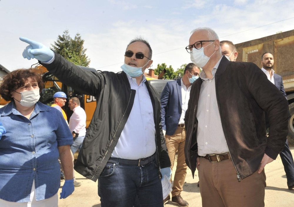 Vesić obišao radove na kanalizaciji na Medaković padini