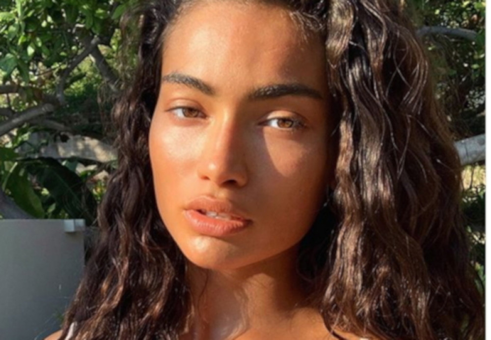 Manekenka navukla mali tesni bikini, zbog optičke varke, svi su mislili da je gola! (FOTO)