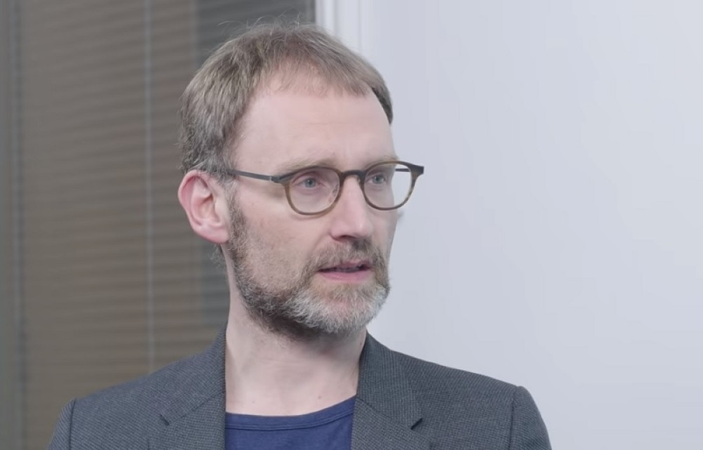 Glavni britanski epidemiolog podneo ostavku!