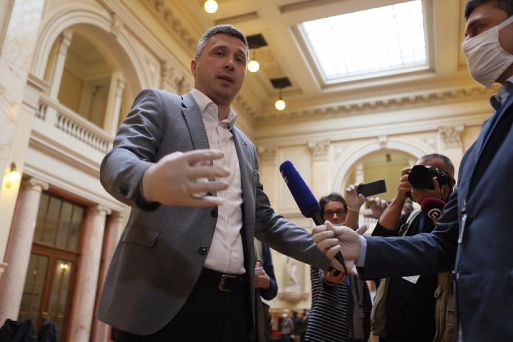 Taj toliko voli Đilasov novac, da bi i gladovao, ali sumnjamo da će krišom uzimati hranu