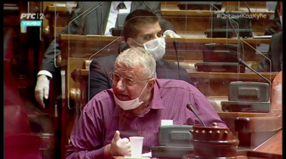 Šešelj ima zahtev za državne funkcionere - nijedan političar da ne letuje u inostranstvu