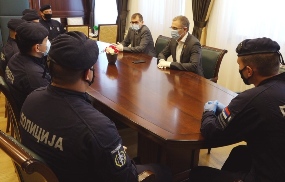 Stefanović i Rebić nagradili pripadnike Policijske brigade zbog zalaganja tokom vanrednog stanja