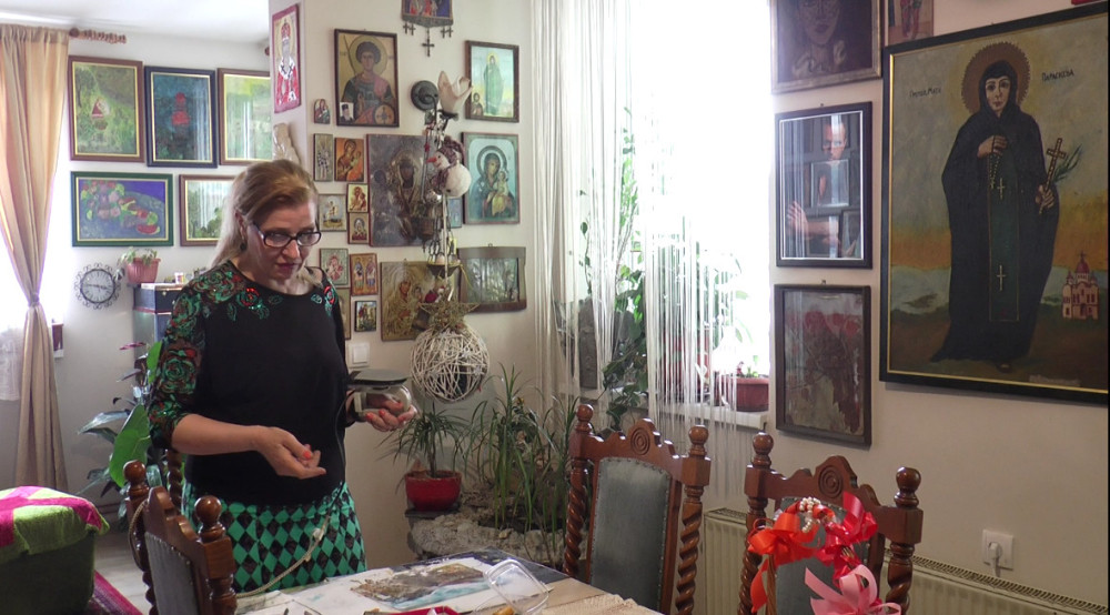 Tatjana koristi peglu u umetničke svrhe (FOTO)