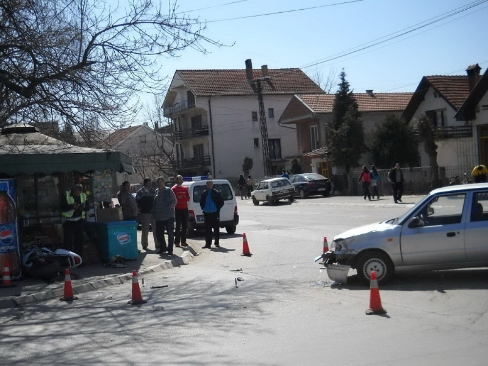 Nepažnja ga koštala okretanja na krov! (FOTO)