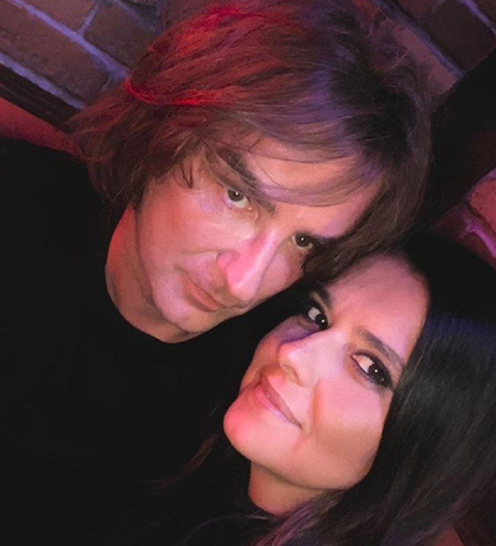 Slavlje u domu porodice Mitrović: Milica i Željko presrećni - u strasnom zagrljaju! (FOTO)