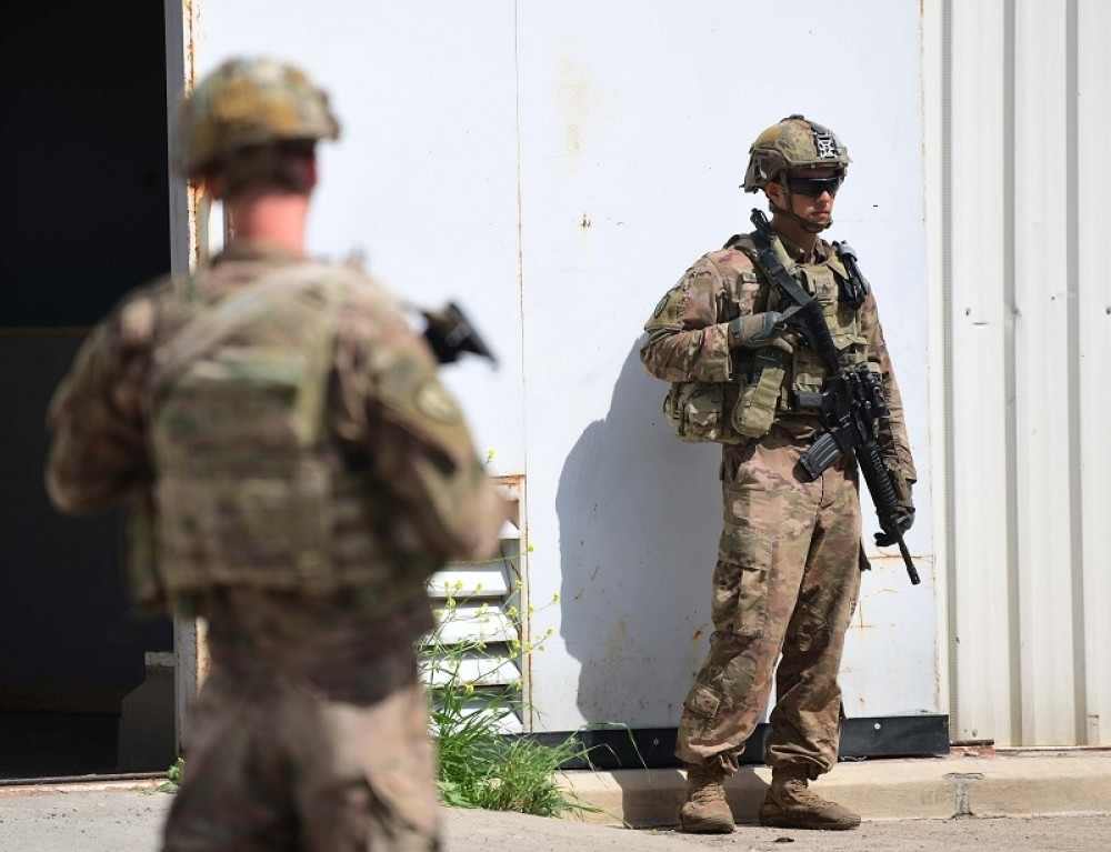 Američki vojnici igraju simulaciju video igrice da bi stekli veštine usred izolacije