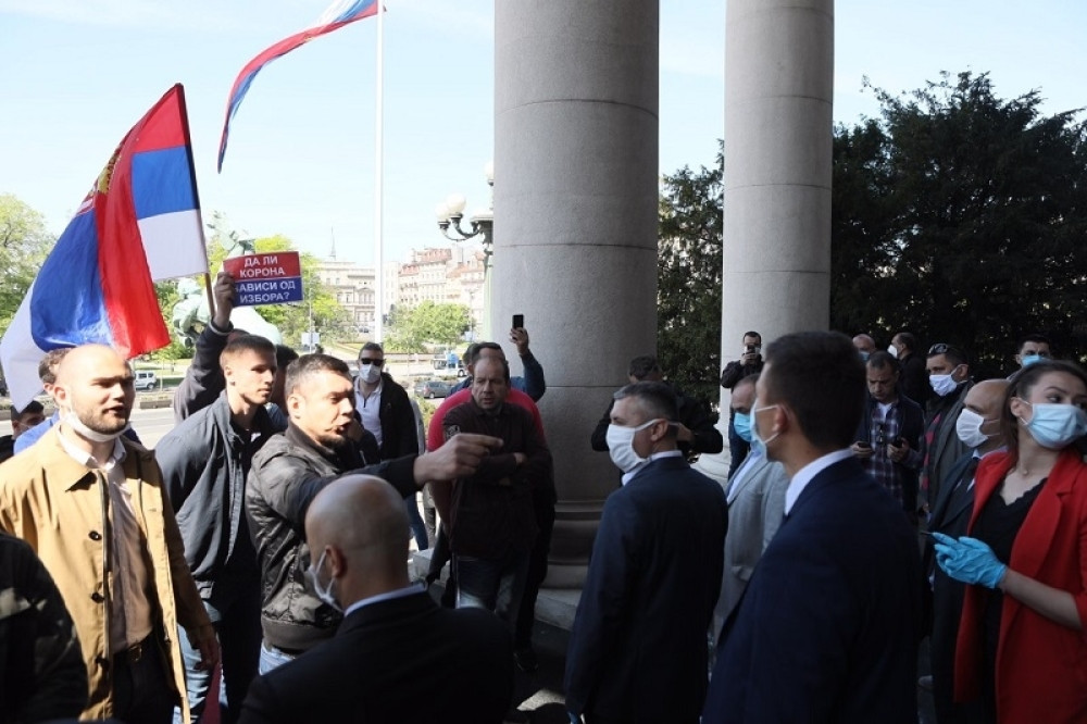 "Na maski se nalaze i tragovi krvi od povreda koje mu je naneo Obradović" (VIDEO)