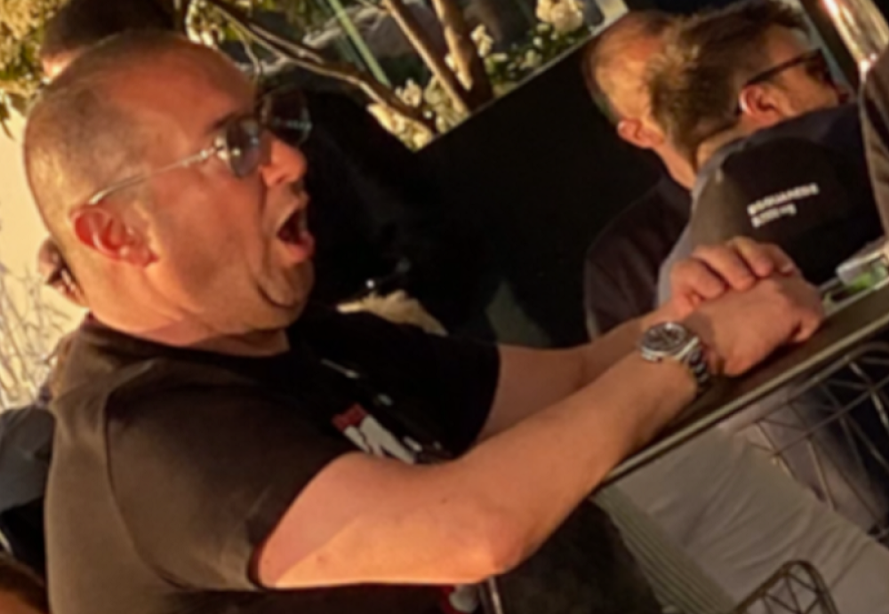 Đani se baškari po kafićima, umesto da je u kućnom zatvoru! (FOTO)