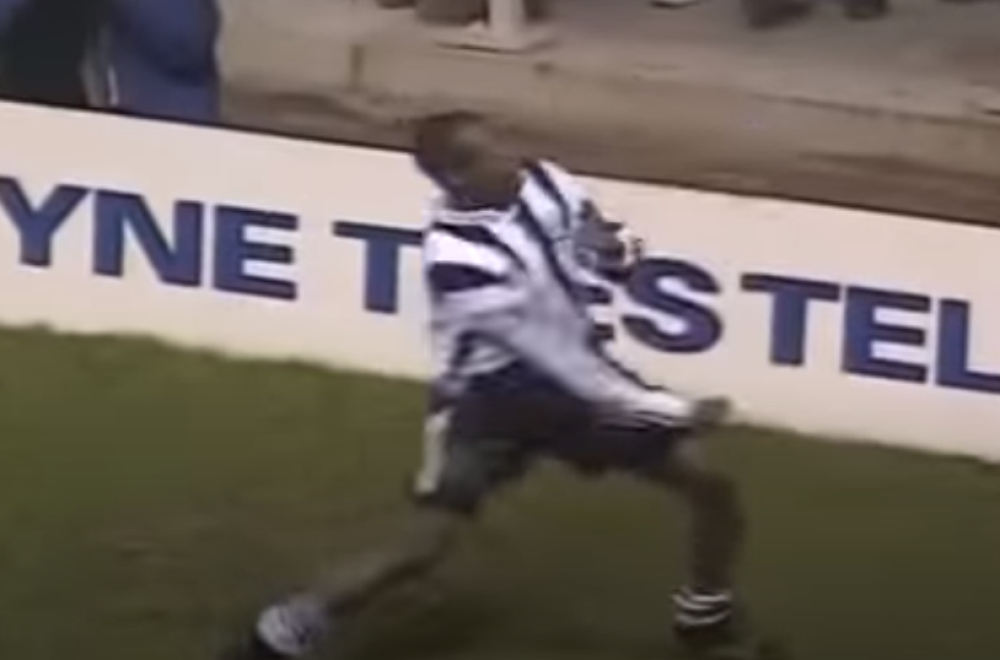 Dogodovštine slavnog fudbalera, od ljutog sosa do aparata za gašenje požara!