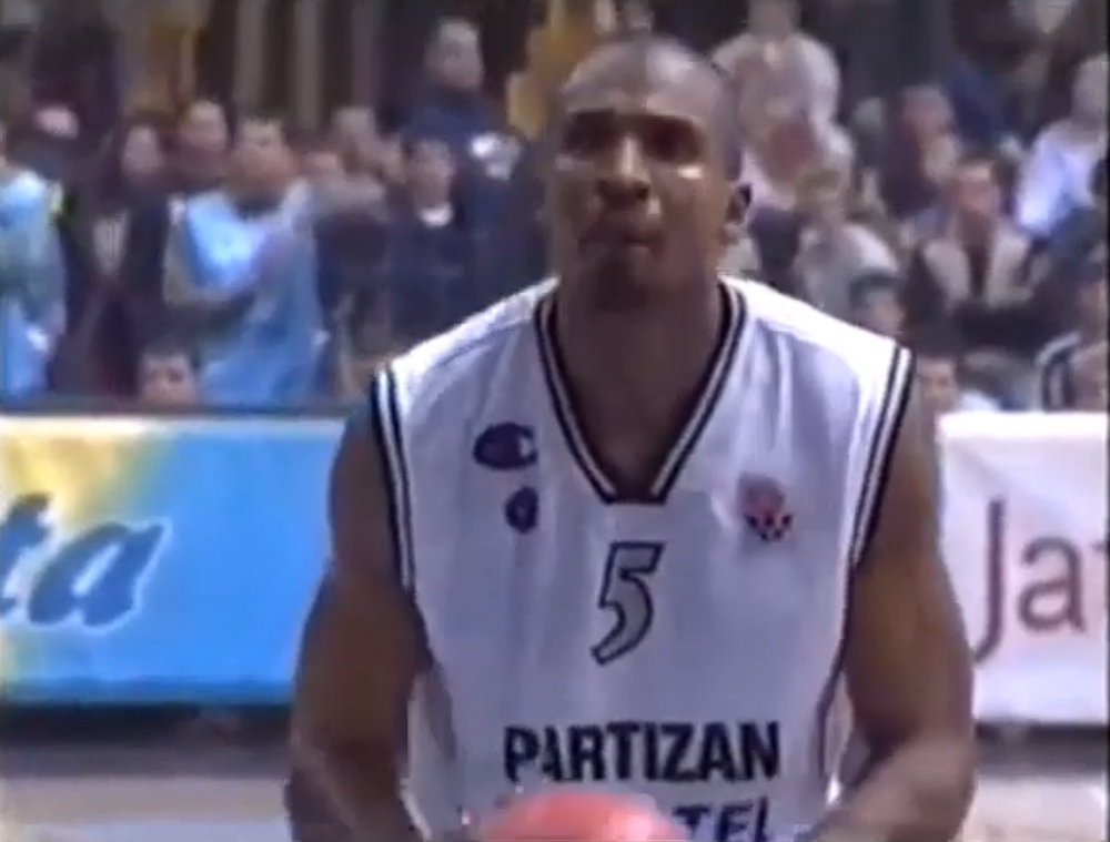 Ljubimac "Grobara" nije bio druželjubiv prema njoj! (VIDEO)