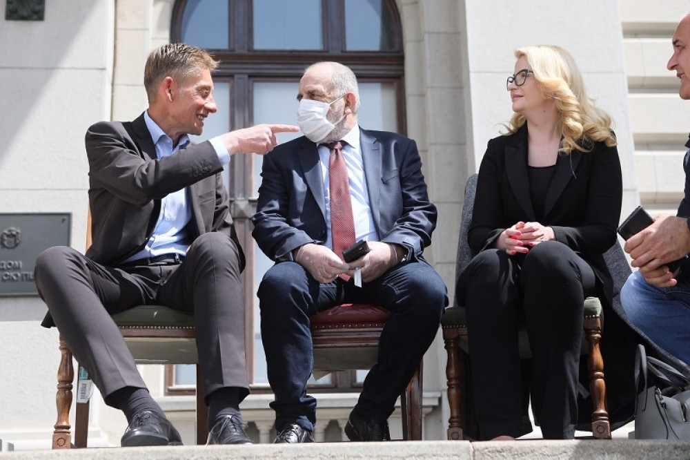 Marijan Rističević podržao dvoje poslanika SNS koji su juče počeli štrajk glađu (FOTO)