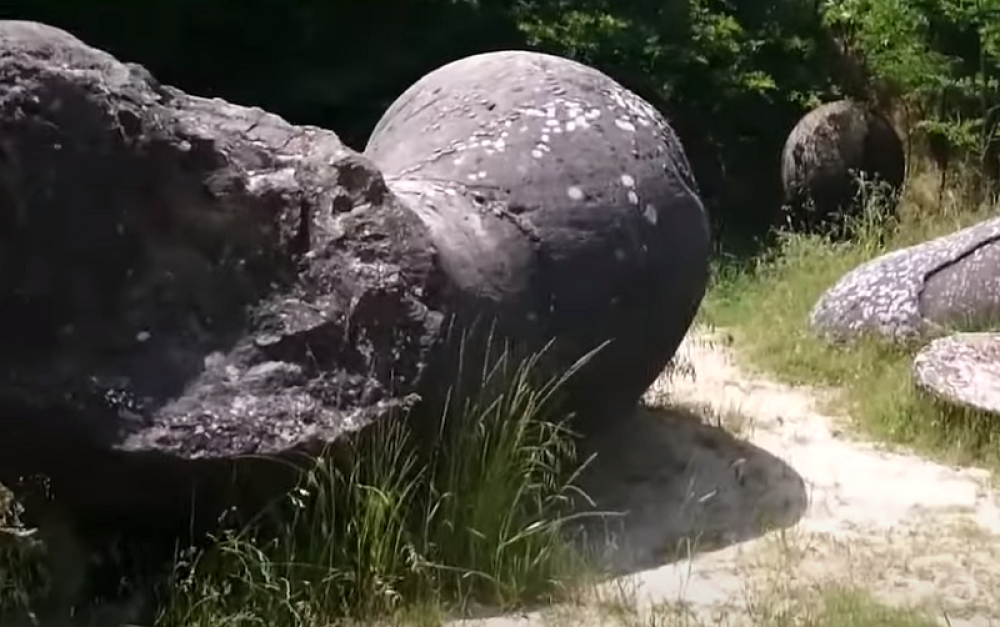 Ovo kamenje raste i pomera se samo od sebe (VIDEO)