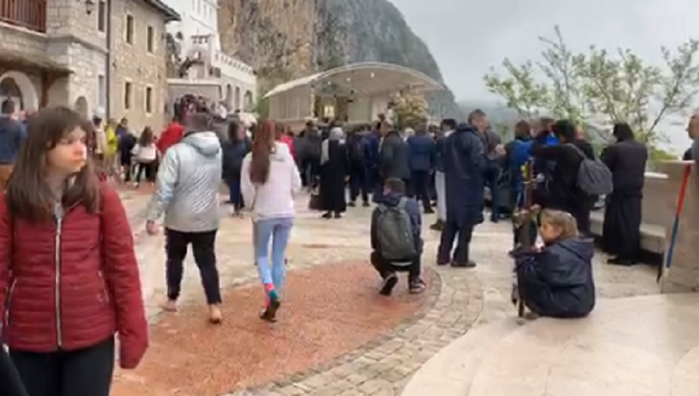 Pravoslavlje na nogama, liturgiju služi Amfilohije (VIDEO)