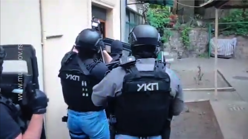 Maskirani napadač držao na nišanu “škaljarca”, a zatim je pobegao!