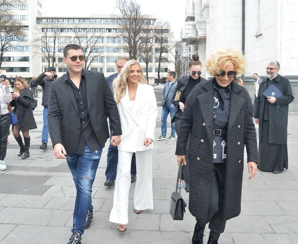 Brenina snajka odrasla u selu, brala kupine za dnevnicu od 20 evra, a evo čime se sada bavi!