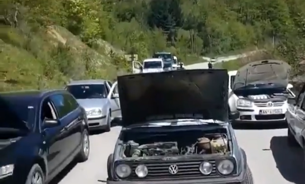 Blokiran put kod Andrijevice, crnogorska policija krenula u napad! (VIDEO)